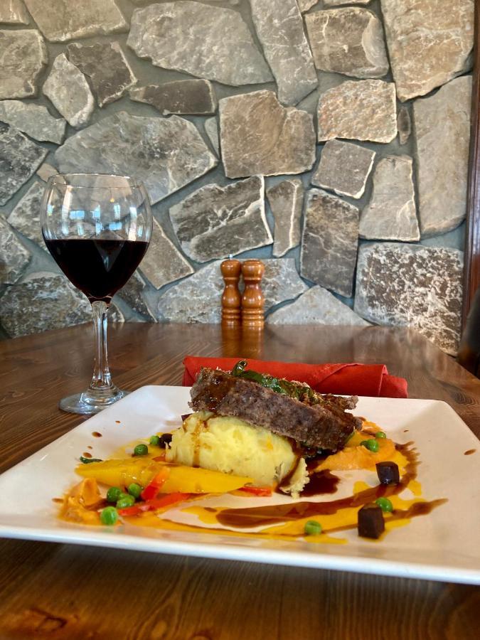 Summit Mountain Lodge And Steakhouse East Glacier Park Village Exterior foto