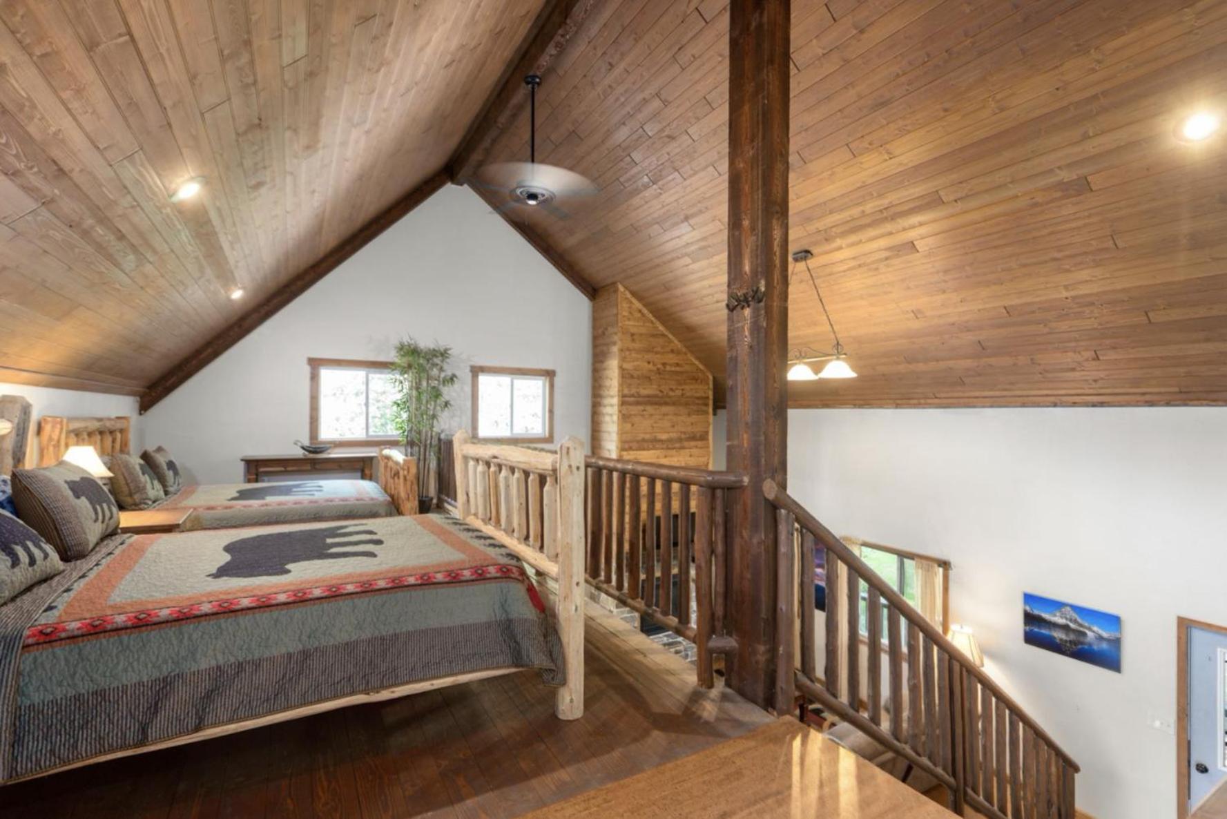 Summit Mountain Lodge And Steakhouse East Glacier Park Village Exterior foto