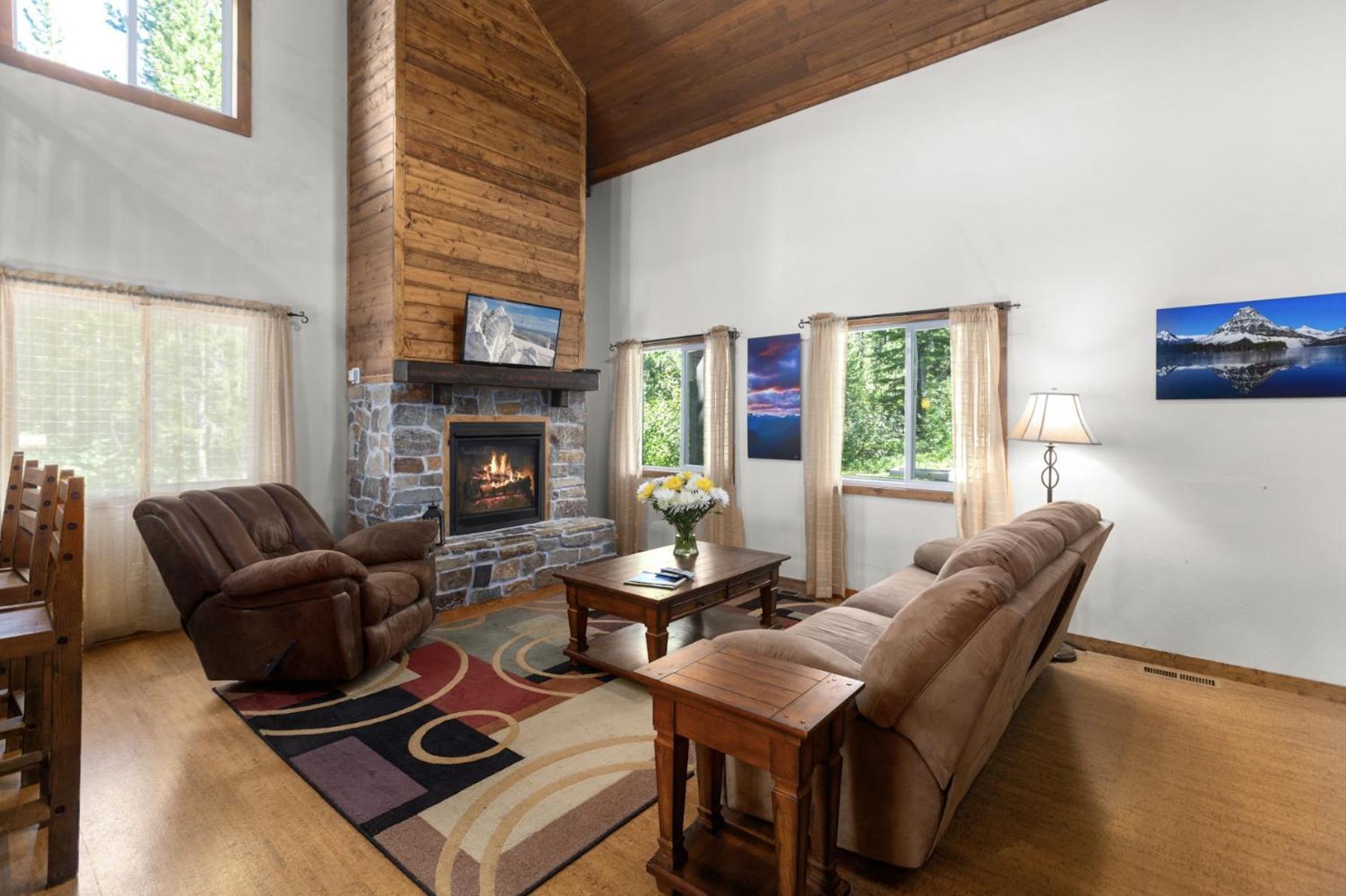 Summit Mountain Lodge And Steakhouse East Glacier Park Village Exterior foto